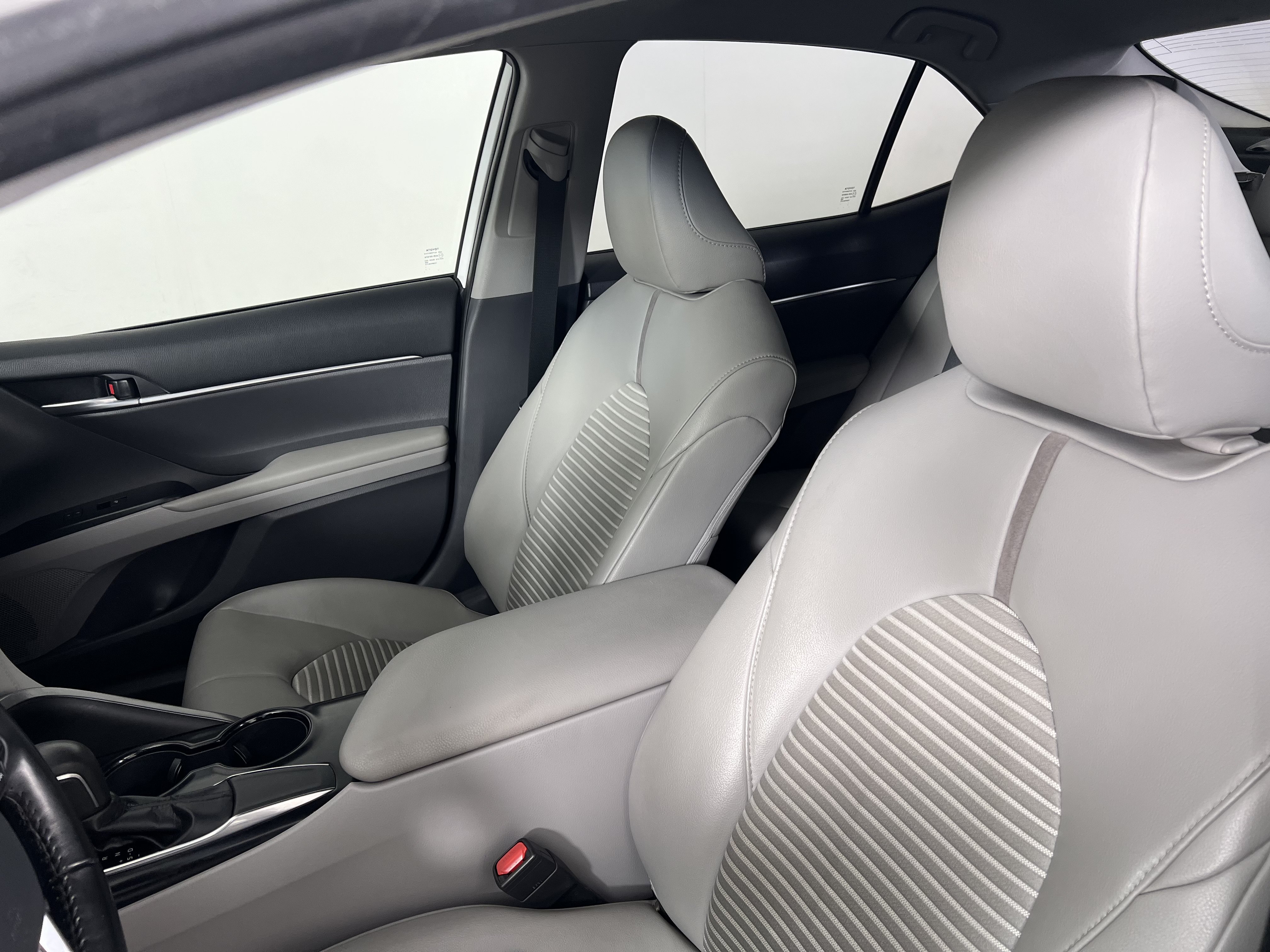 Used 2019 Toyota Camry SE FWD image 15
