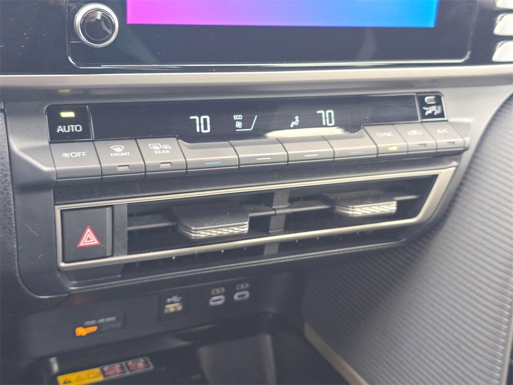 Used 2025 Toyota Camry SE image 28