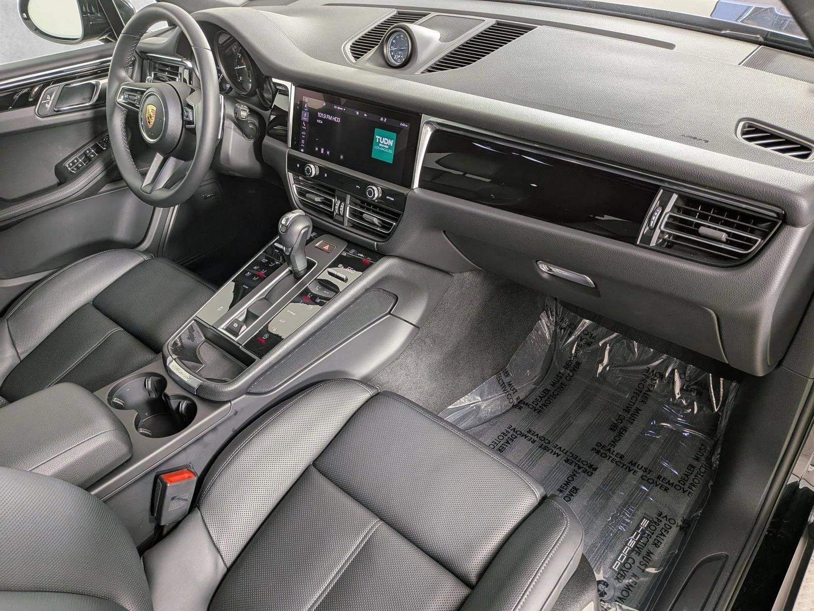 Certified 2025 Porsche Macan AWD/4WD image 25