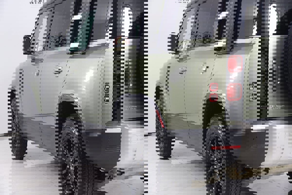 Used 2023 Land Rover Defender 110 S image 27