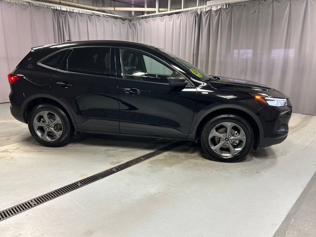 Used 2025 Ford Escape ST-Line image 8