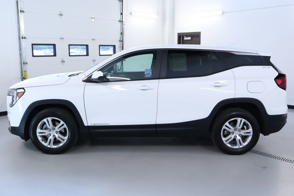 Used 2024 GMC Terrain SLE image 4
