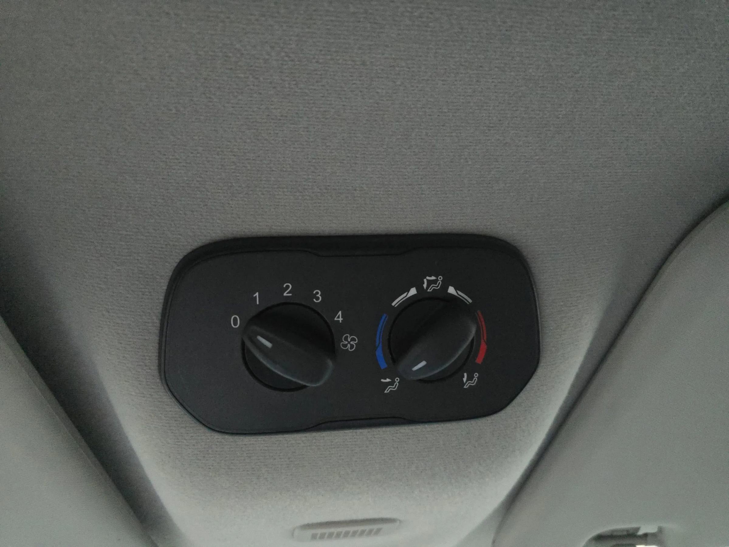 Used 2017 Ford Transit 150 XLT image 26