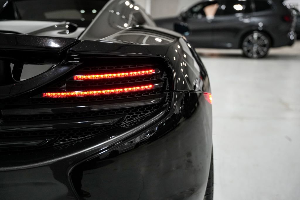 Used 2015 McLaren 650S Spider image 45