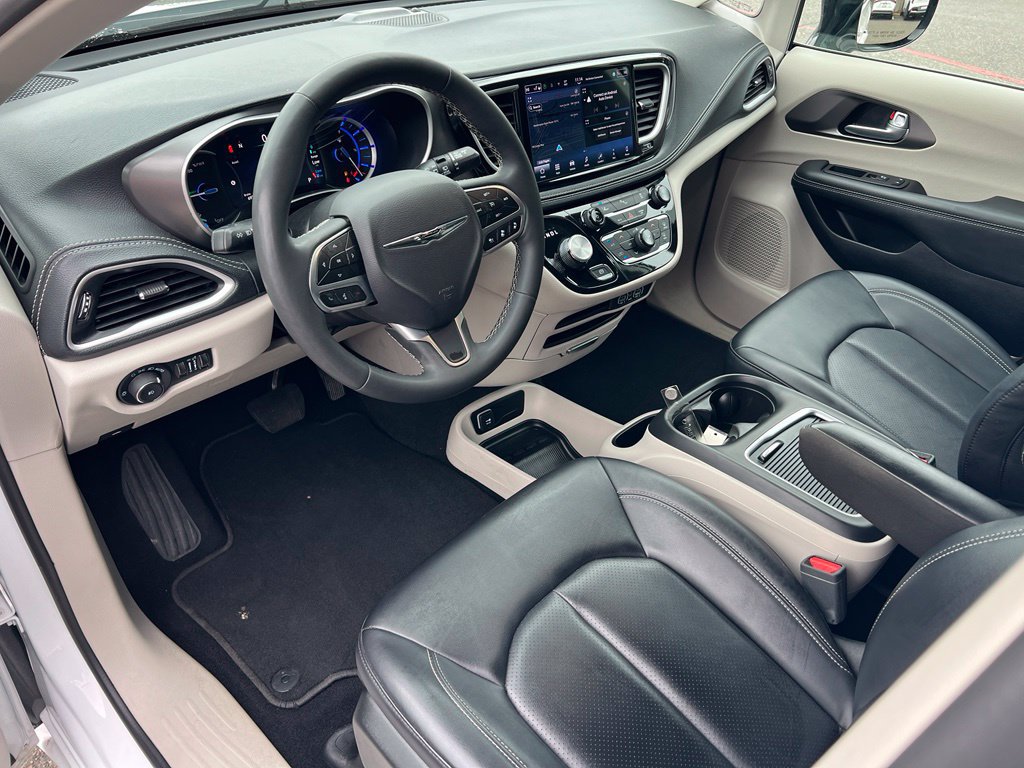Used 2024 Chrysler Pacifica Limited FWD image 14