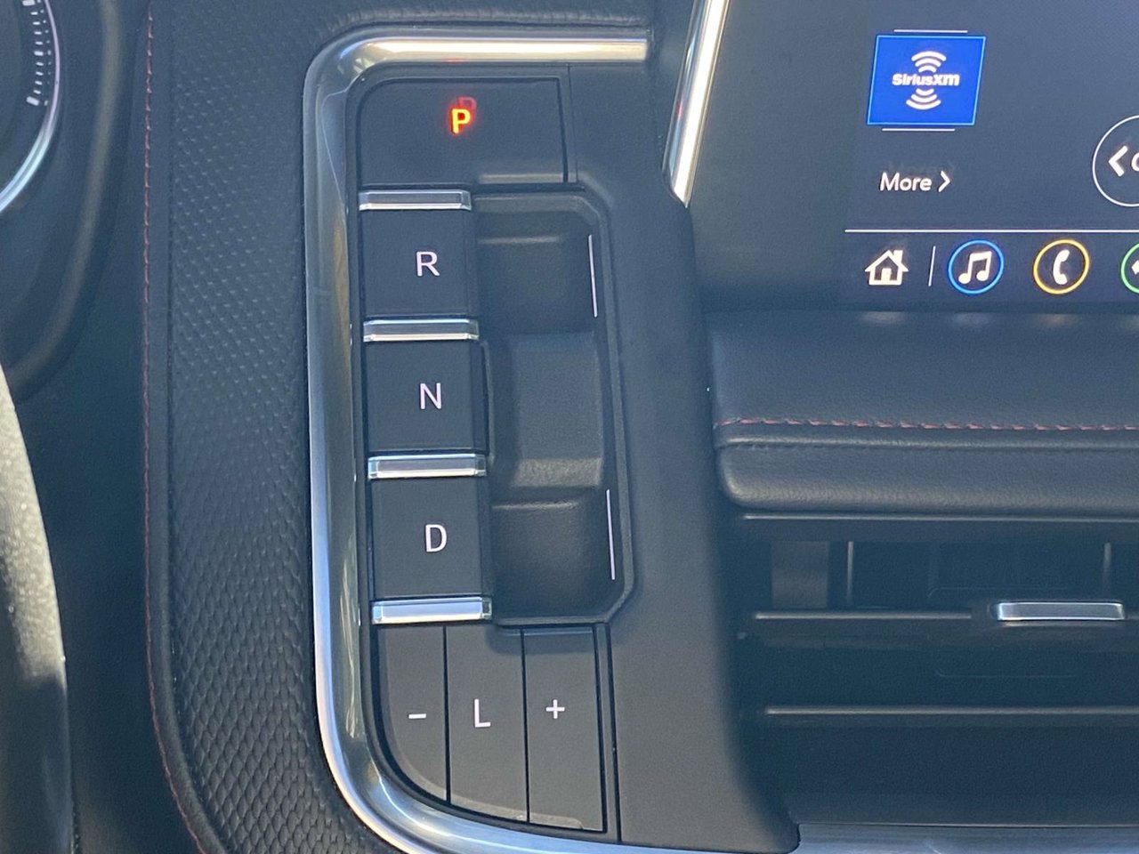 Used 2021 Chevrolet Suburban RST AWD/4WD image 39