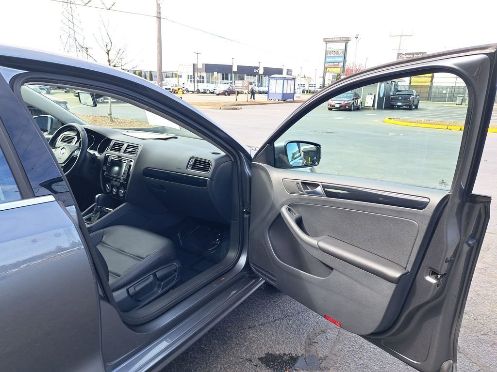 Used 2016 Volkswagen Jetta SEL image 16