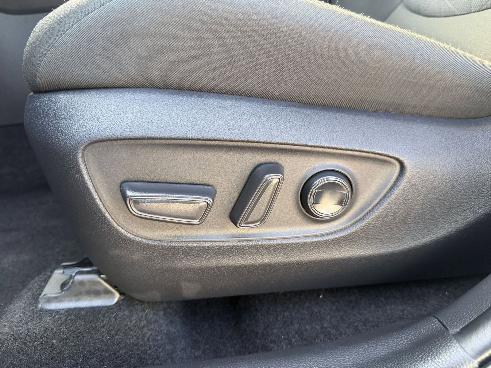 Used 2025 Toyota RAV4 XLE image 23