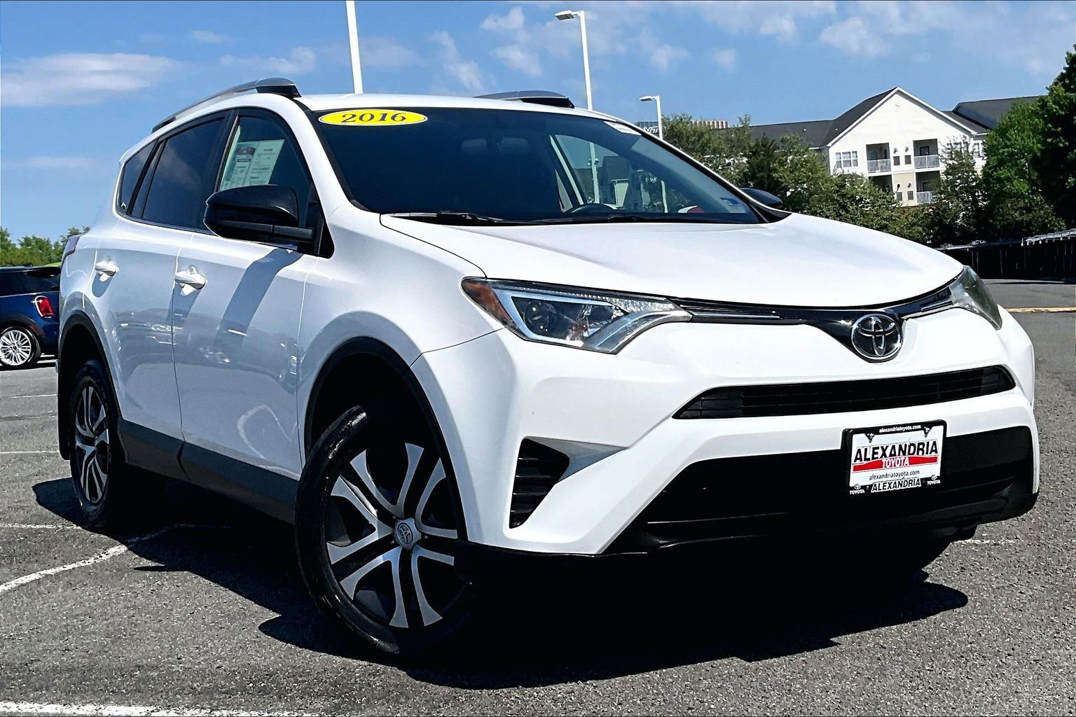 Used 2016 Toyota RAV4 LE image 2