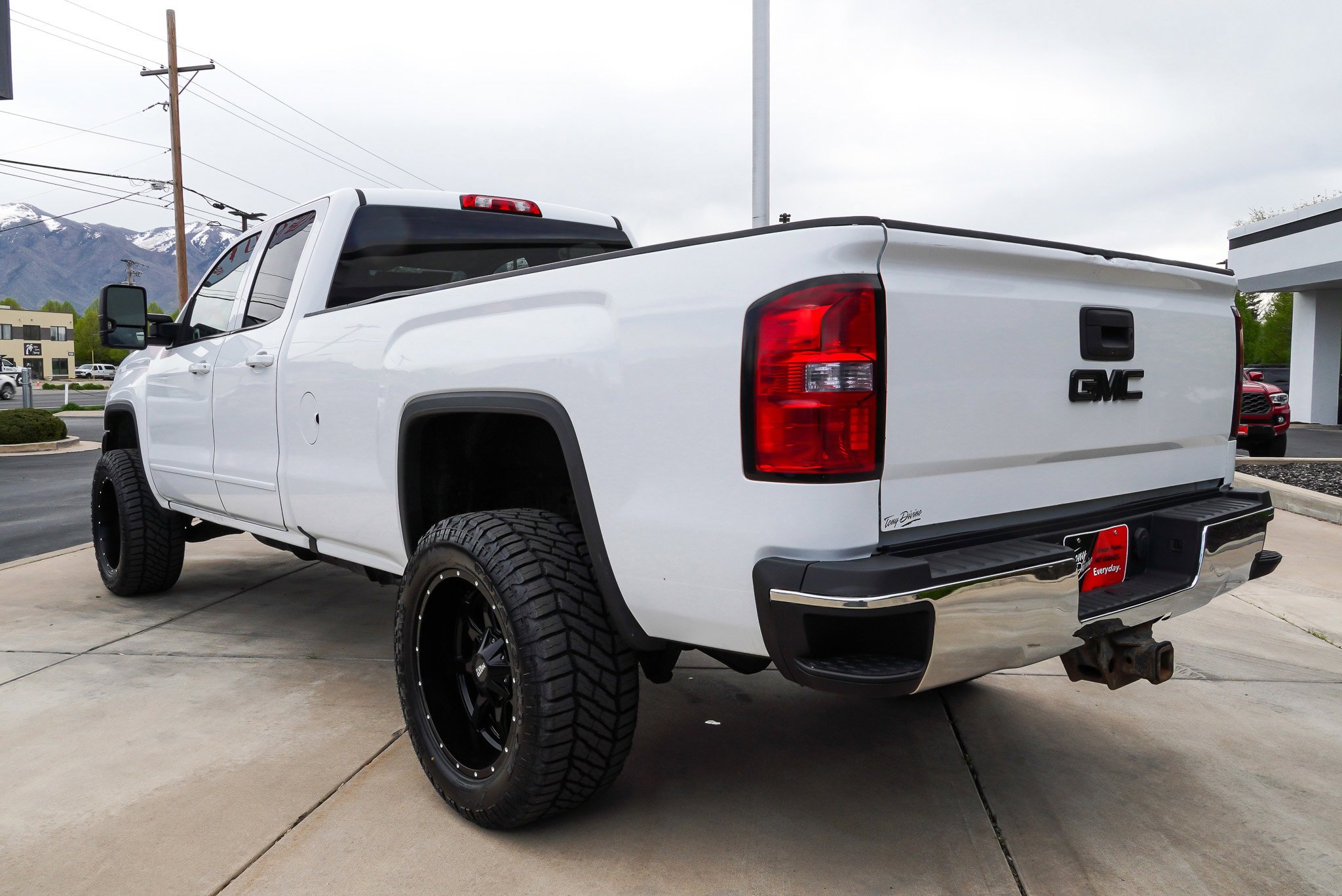Used 2016 GMC Sierra 2500 SLE w/ SLE Preferred Package AWD/4WD image 6