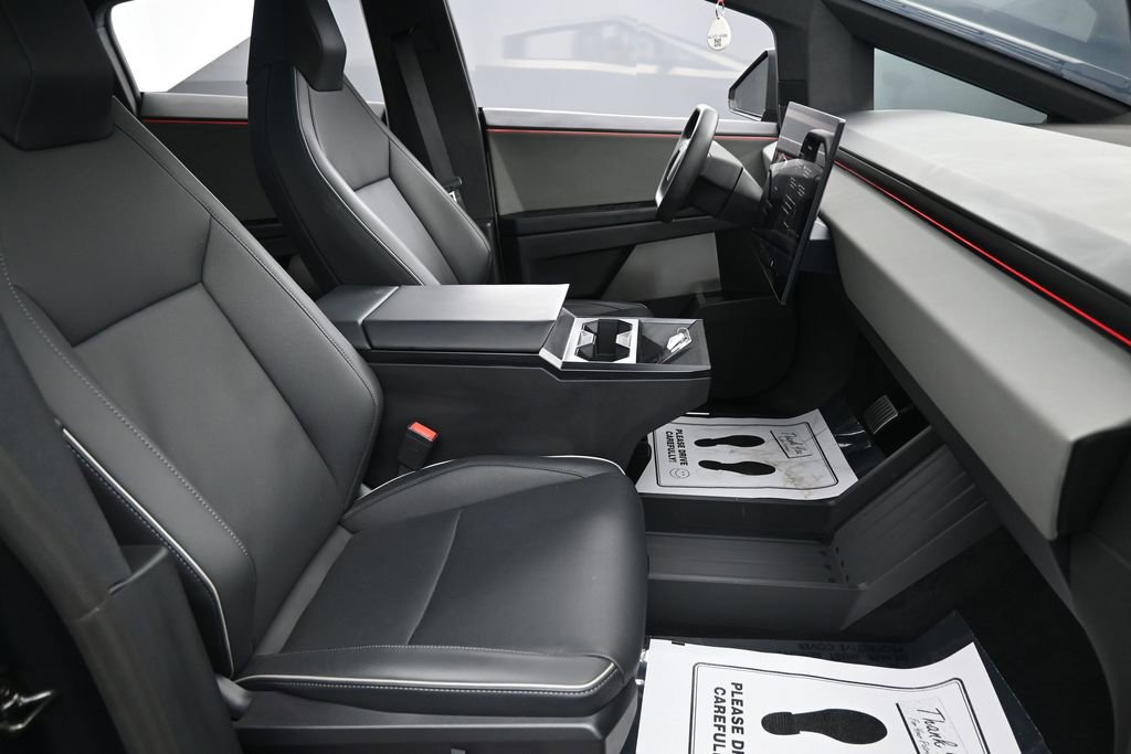 Used 2024 Tesla Cybertruck AWD Crew Cab image 33