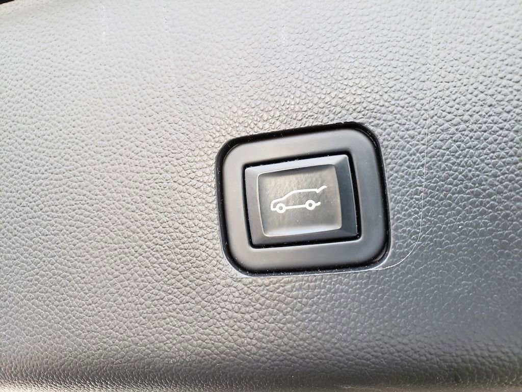 Used 2023 Chevrolet Traverse LT w/ LPO, Floor Liner Package image 6
