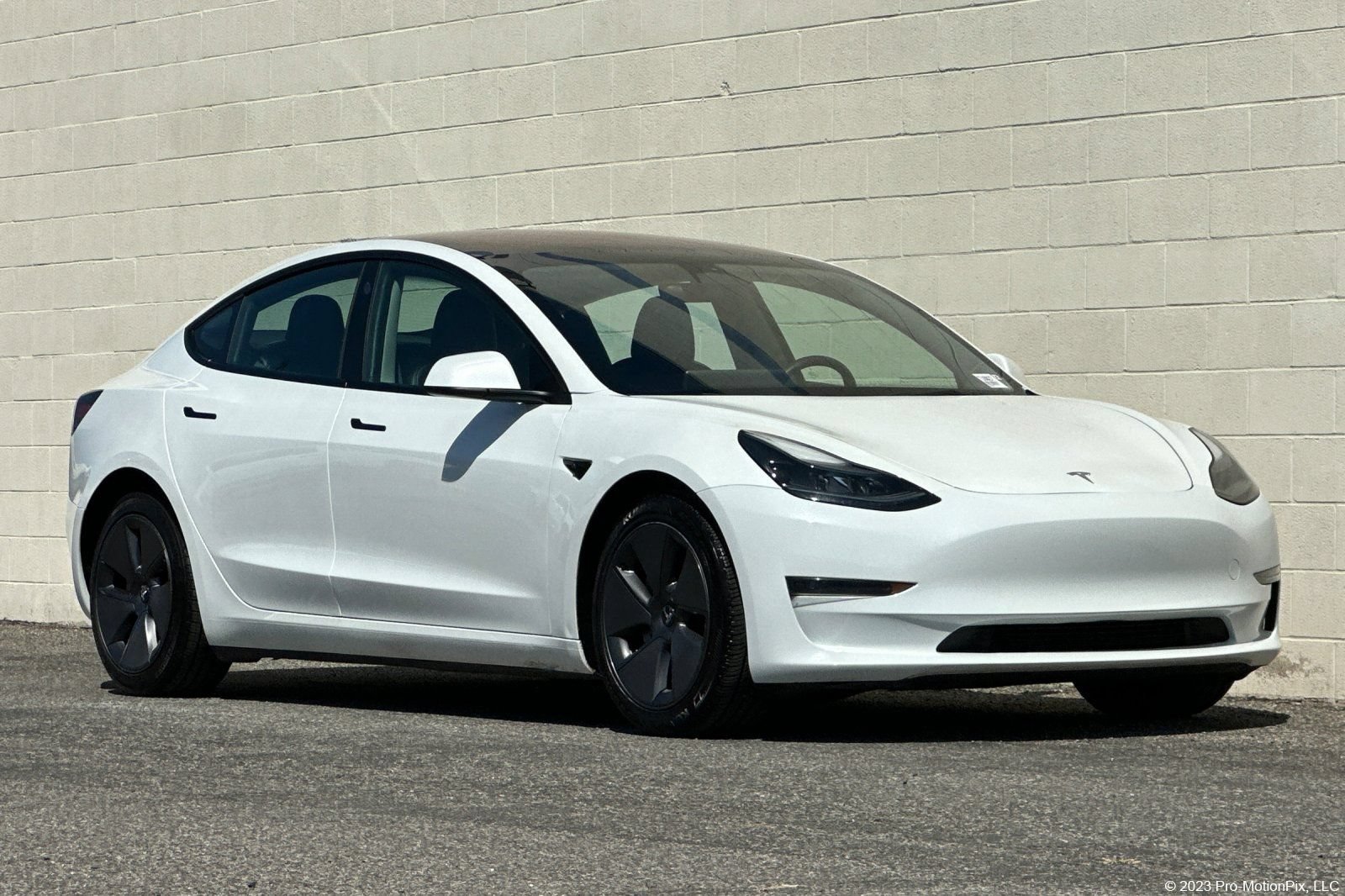 Used 2023 Tesla Model 3 Standard Range RWD image 1