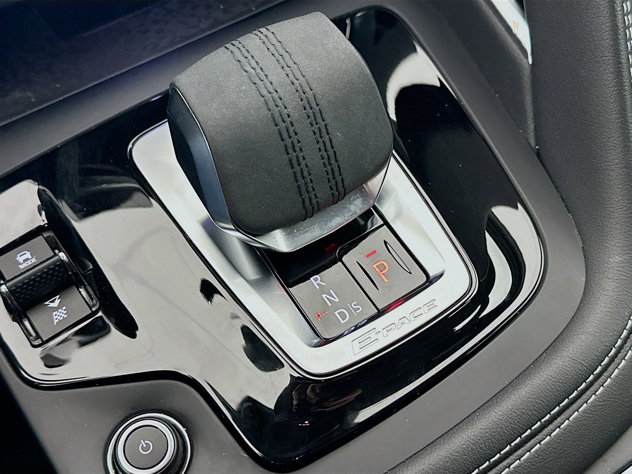 Used 2024 Jaguar E-PACE R-Dynamic SE image 25