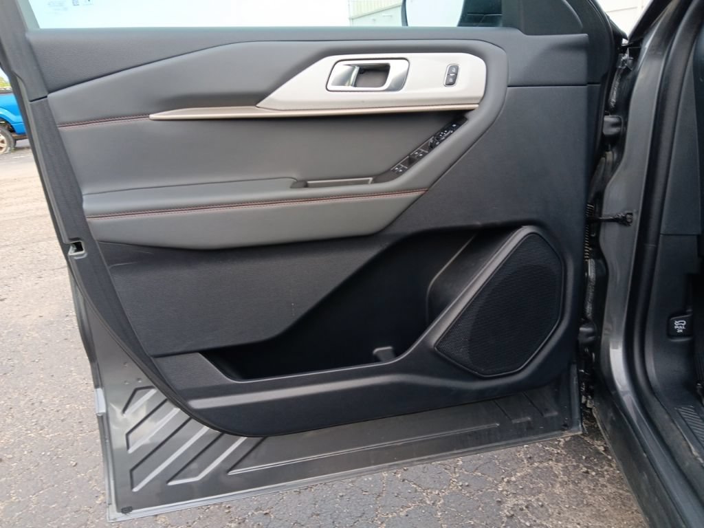 Used 2025 Ford Explorer Active w/ Active Comfort Package AWD/4WD image 26