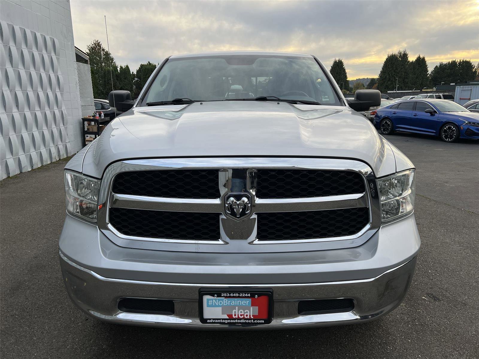 Used 2017 RAM 1500 Classic SLT w/ Luxury Group image 3