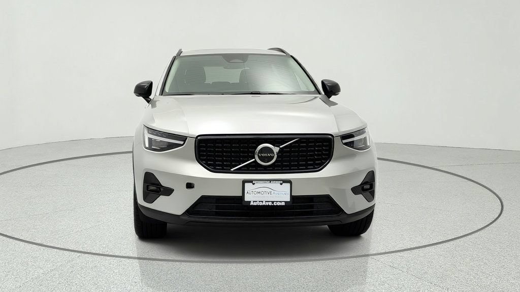 Used 2025 Volvo XC40 B5 Ultra w/ Climate Package AWD/4WD image 2