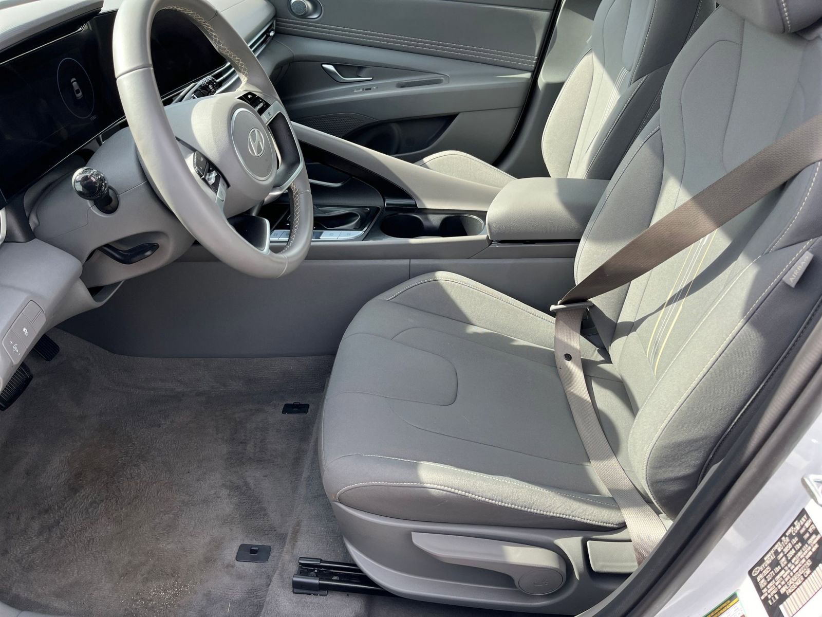 Used 2025 Hyundai Elantra SEL image 24