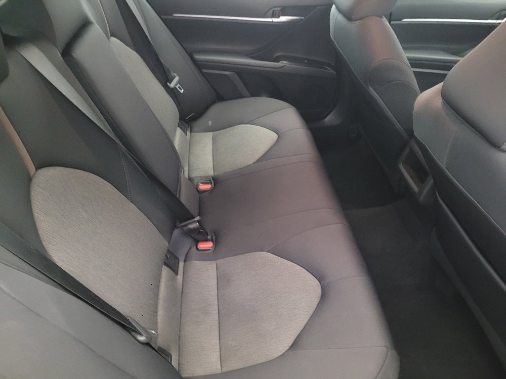 Used 2018 Toyota Camry LE image 19