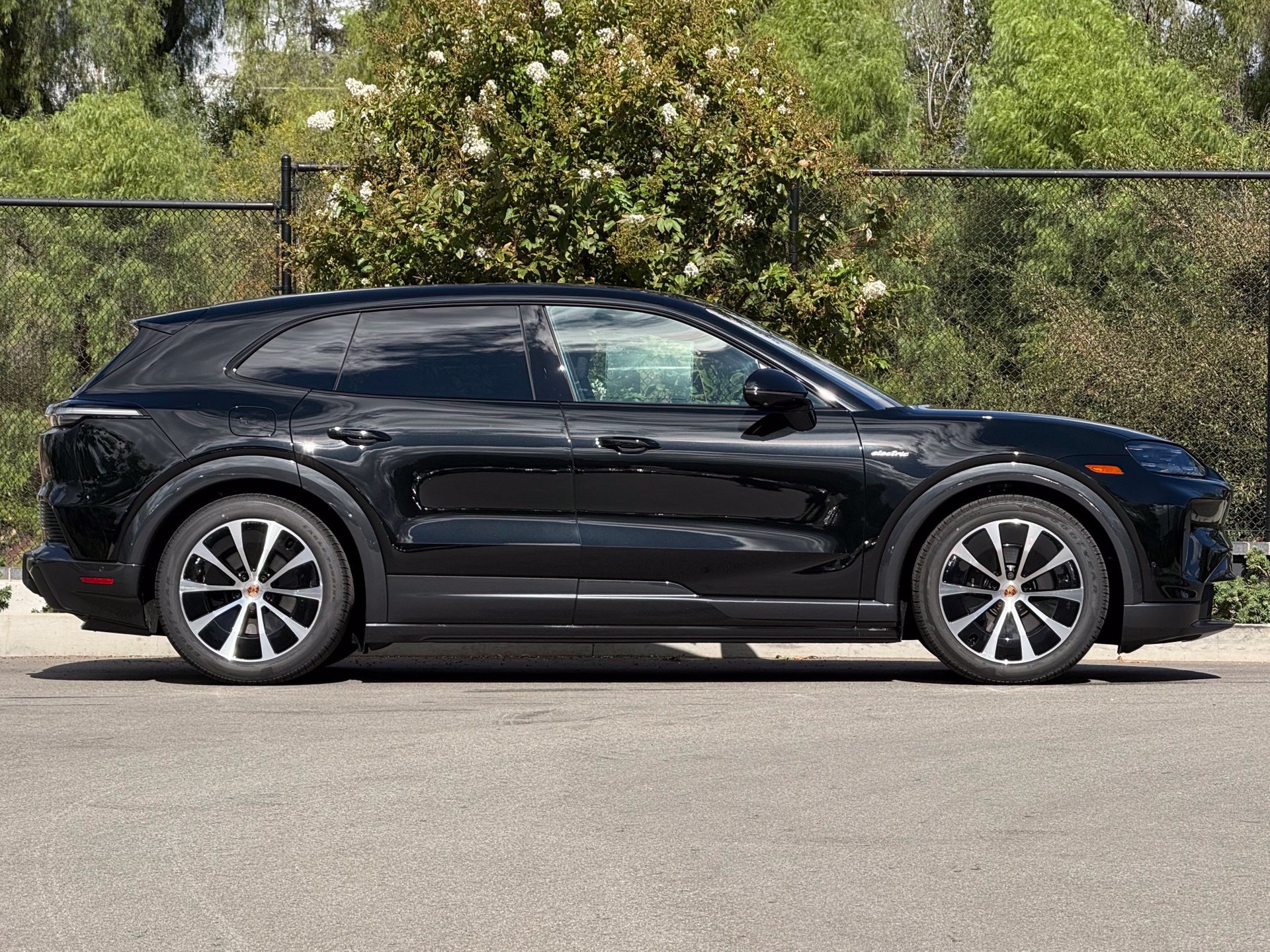 New 2026 Porsche Cayenne Electric AWD/4WD image 8