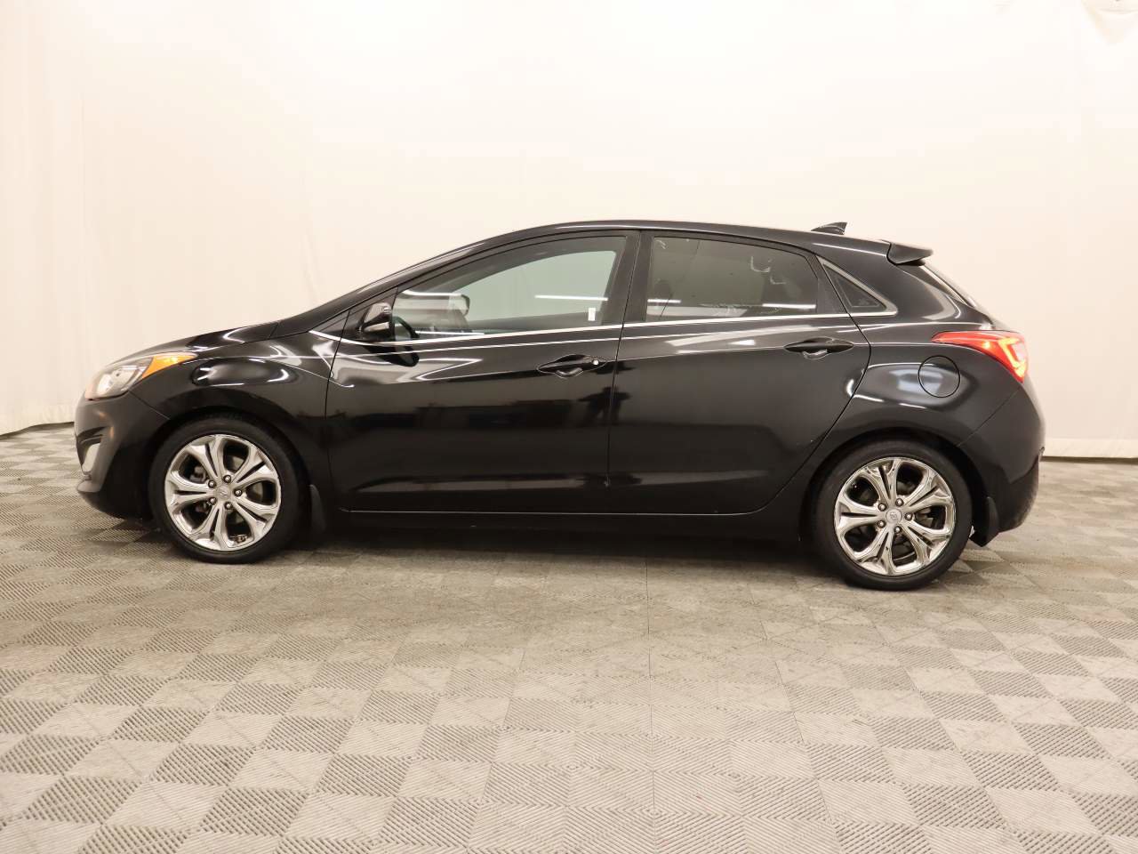 Used 2014 Hyundai Elantra GT w/ Option Group 03 image 2