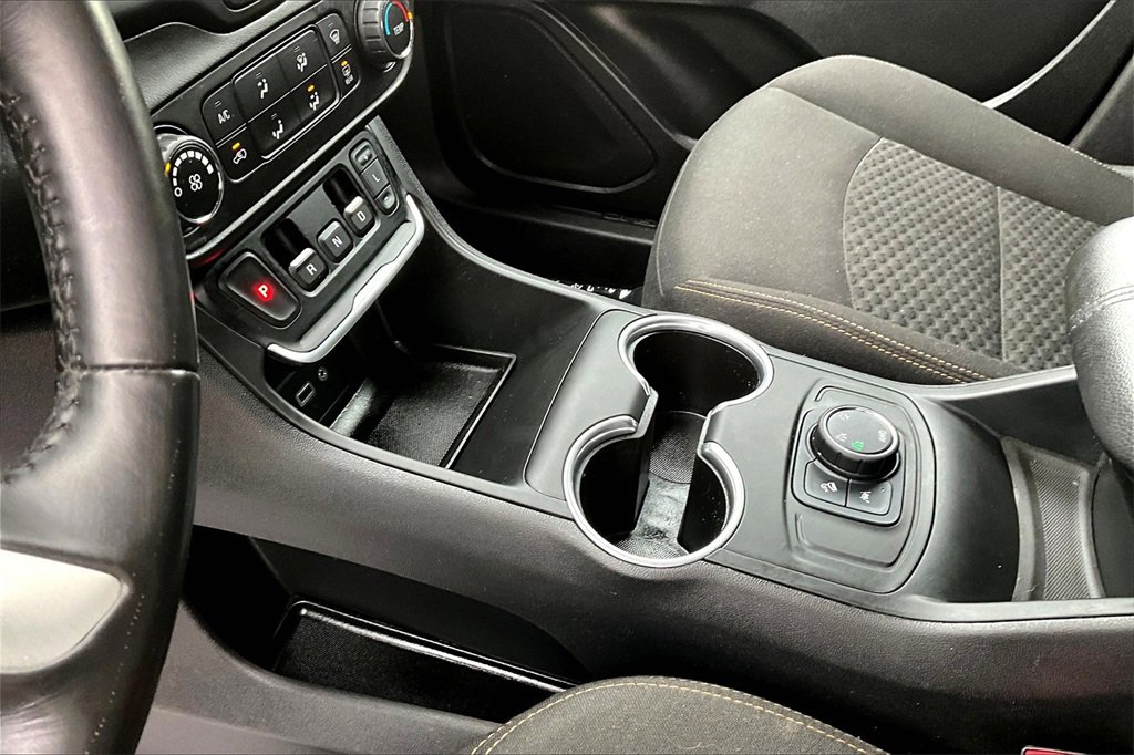 Used 2021 GMC Terrain SLE image 18