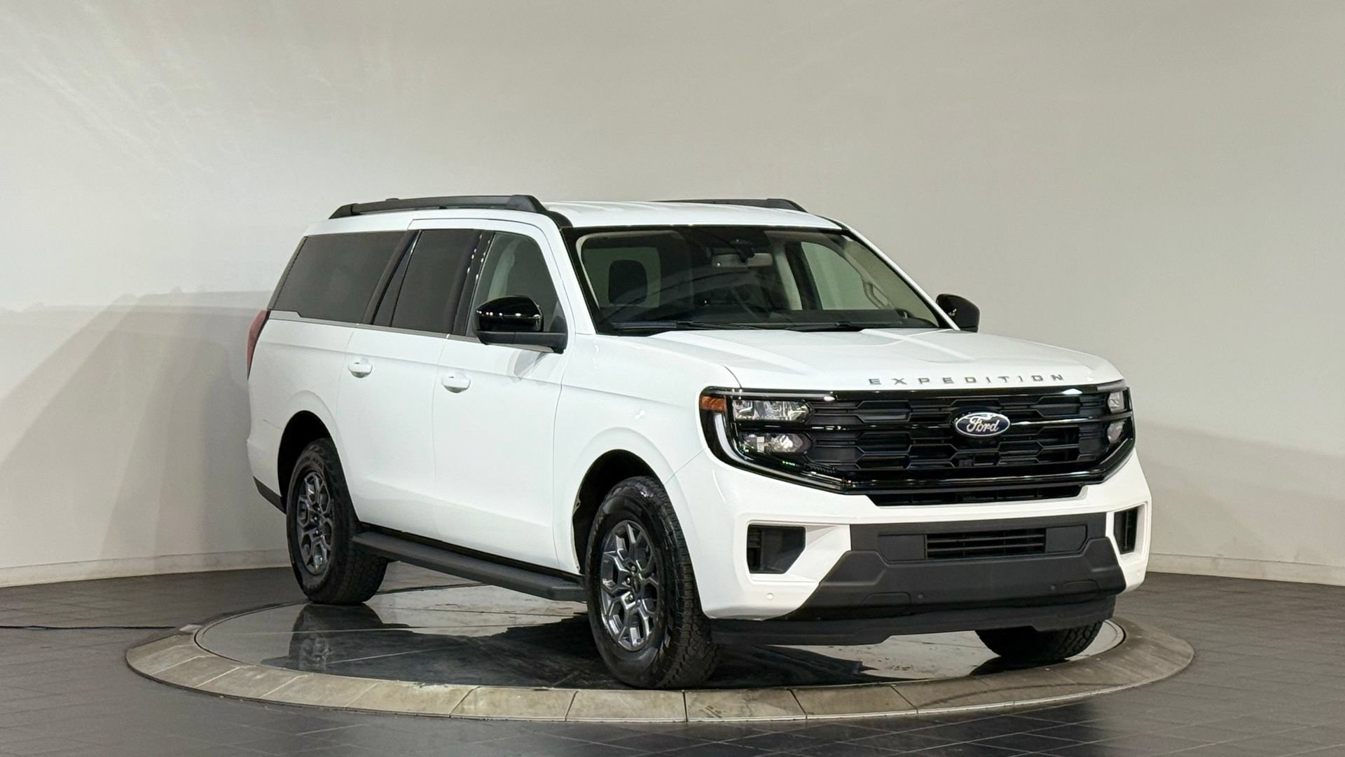 Used 2025 Ford Expedition Max Active AWD/4WD image 2