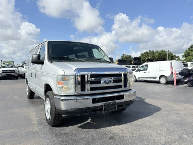 Used 2008 Ford E-150 and Econoline 150 Wagon RWD image 4