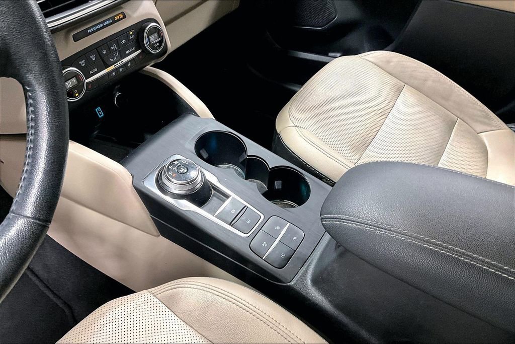 Used 2020 Ford Escape Titanium image 17