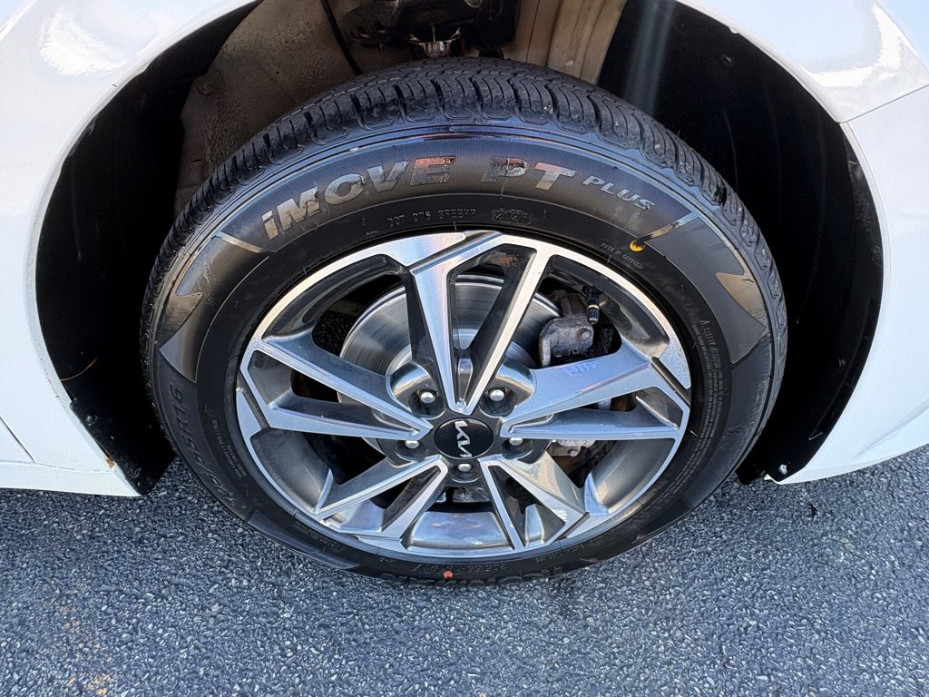 Used 2022 Kia Forte LXS FWD image 19