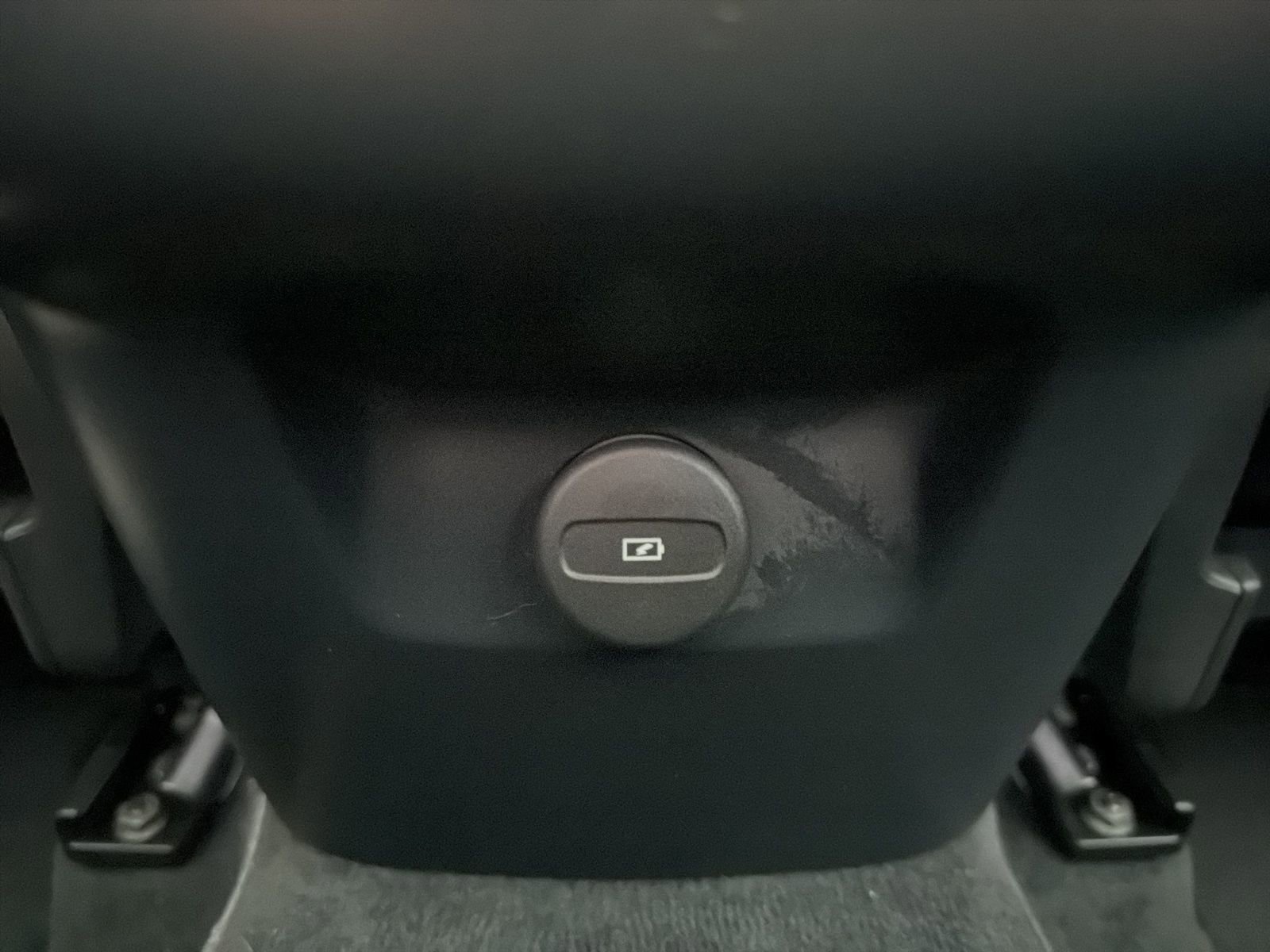 Used 2023 Volvo XC60 B5 Ultimate image 55