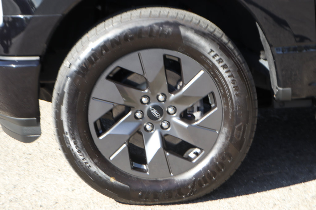 Used 2025 Ford F150 Lightning Lariat AWD/4WD image 42