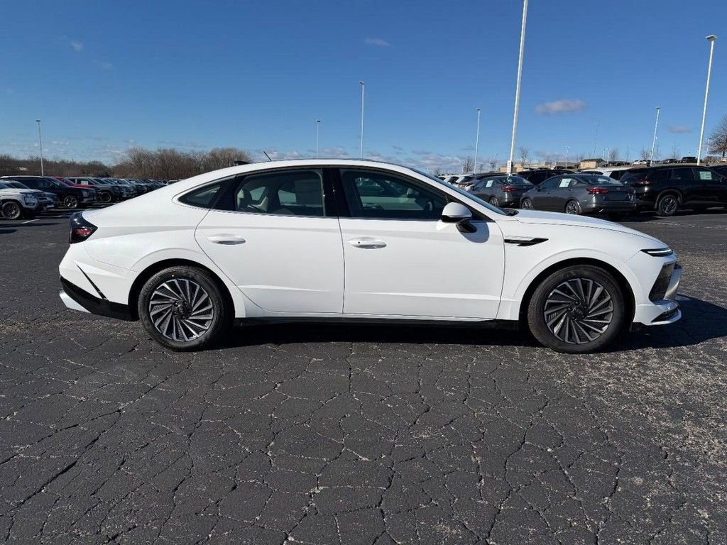 New 2026 Hyundai Sonata SEL FWD image 2