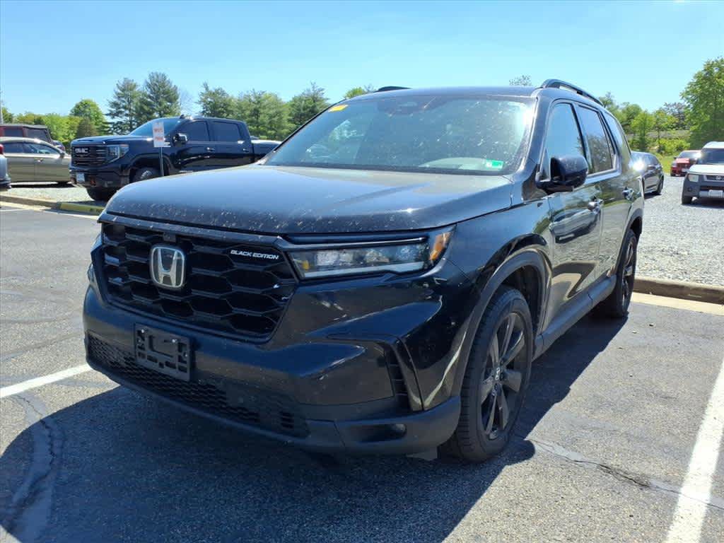 Certified 2025 Honda Pilot Black Edition image 3
