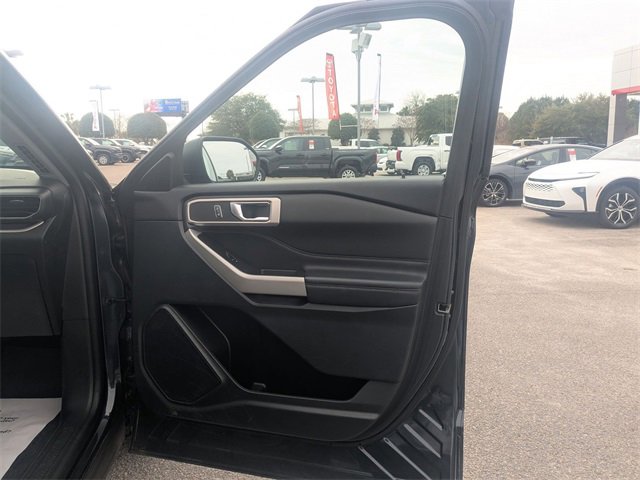 Used 2024 Ford Explorer XLT w/ Equipment Group 202A image 33
