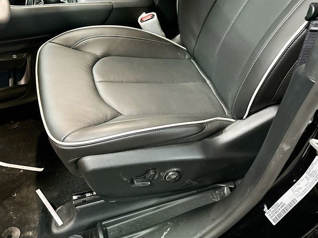 New 2026 Chrysler Pacifica Limited image 21
