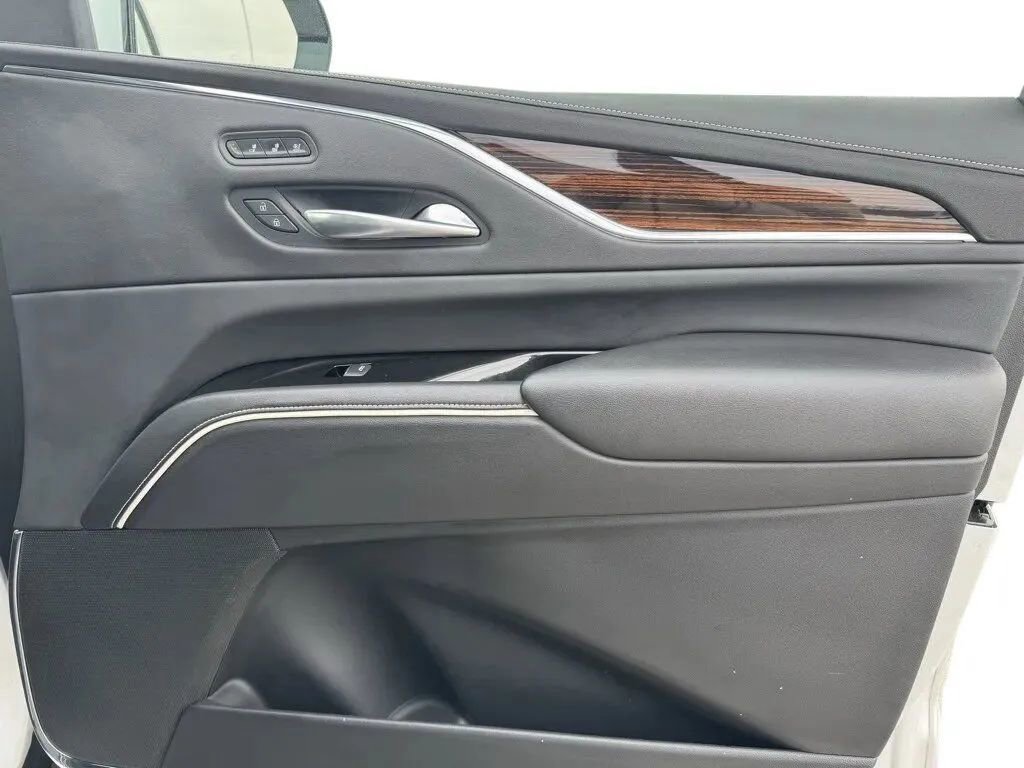 Used 2021 Cadillac Escalade Premium Luxury w/ Driver Assist Tech Package image 15