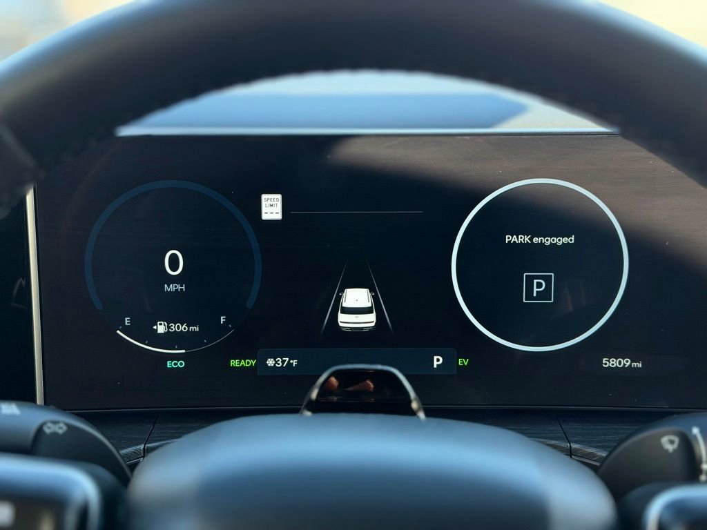 Used 2025 Hyundai Santa Fe Limited image 12