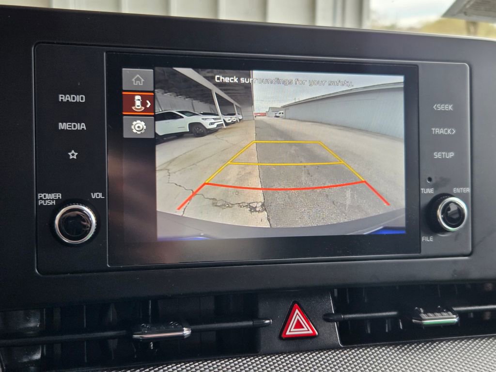 Used 2025 Kia Sportage LX image 3