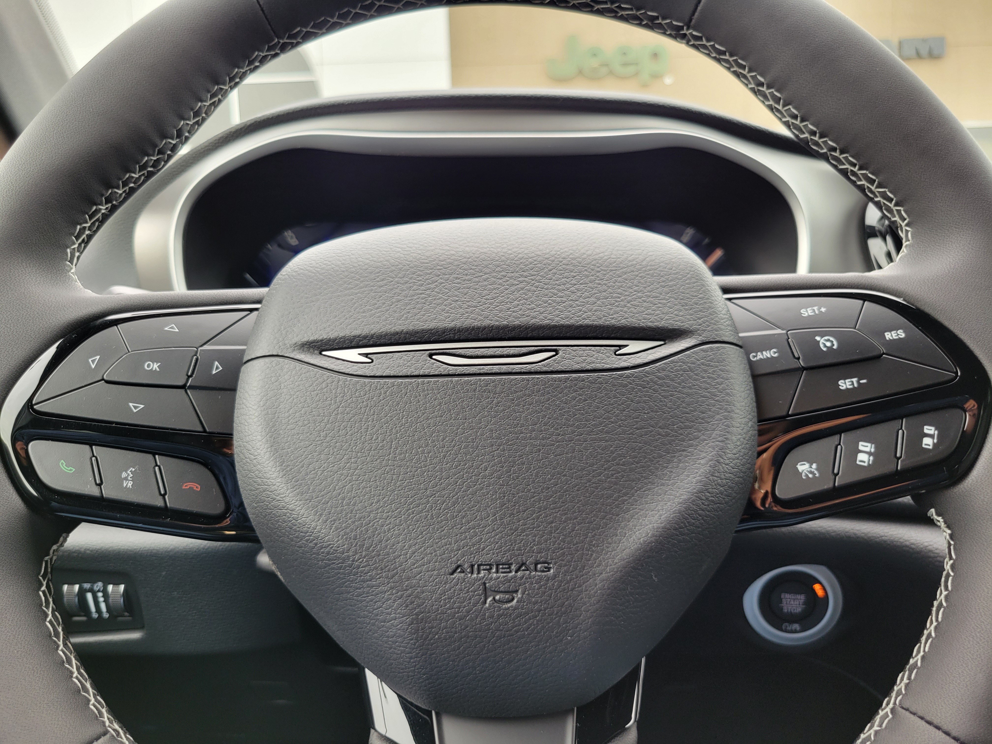 New 2027 Chrysler Pacifica Limited FWD image 9