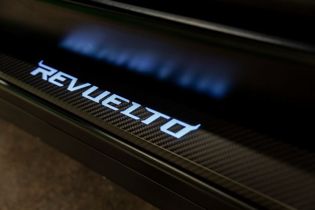 Used 2025 Lamborghini Revuelto AWD/4WD image 49