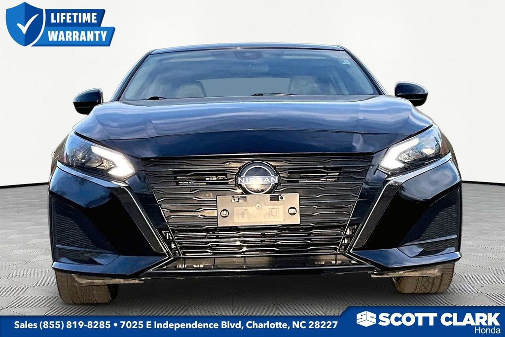 Used 2024 Nissan Altima 2.5 SR image 2