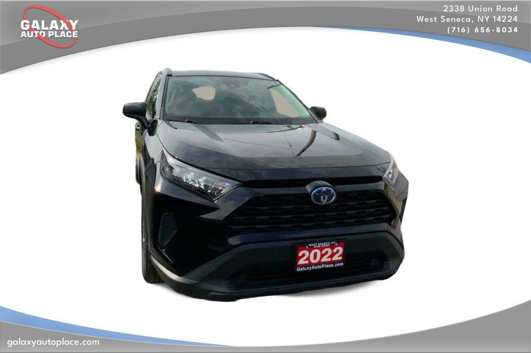 Used 2022 Toyota RAV4 LE AWD/4WD image 3