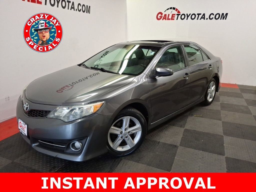 Used 2014 Toyota Camry SE w/ Moonroof Package image 1