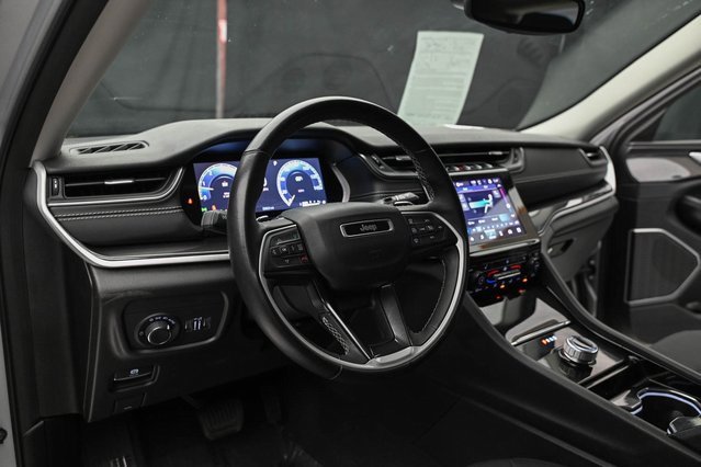 Used 2022 Jeep Grand Cherokee L Laredo w/ Luxury Tech Group I image 27