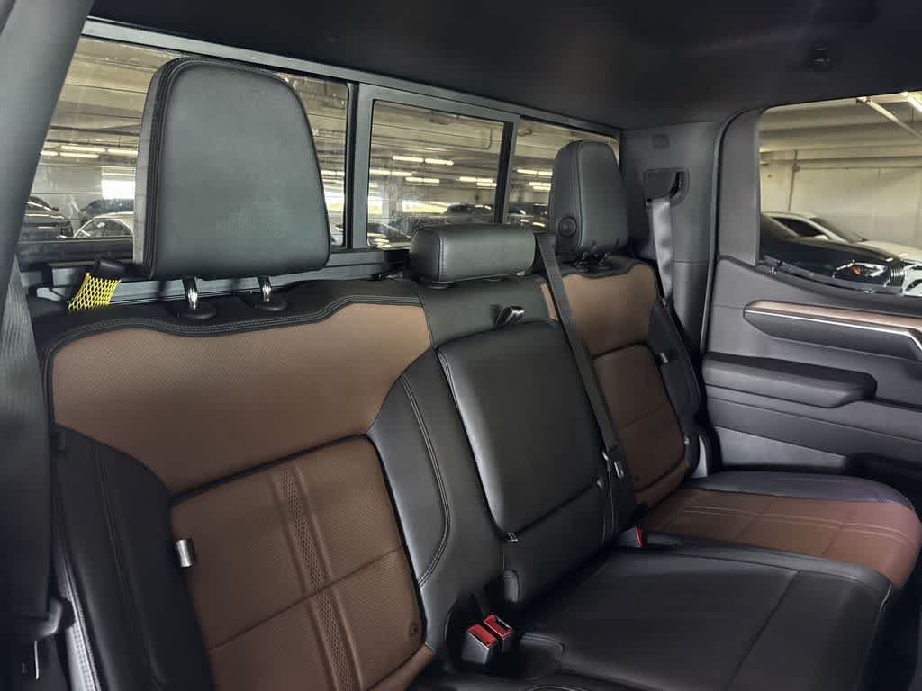 Used 2024 Chevrolet Silverado 1500 High Country w/ Technology Package RWD image 25