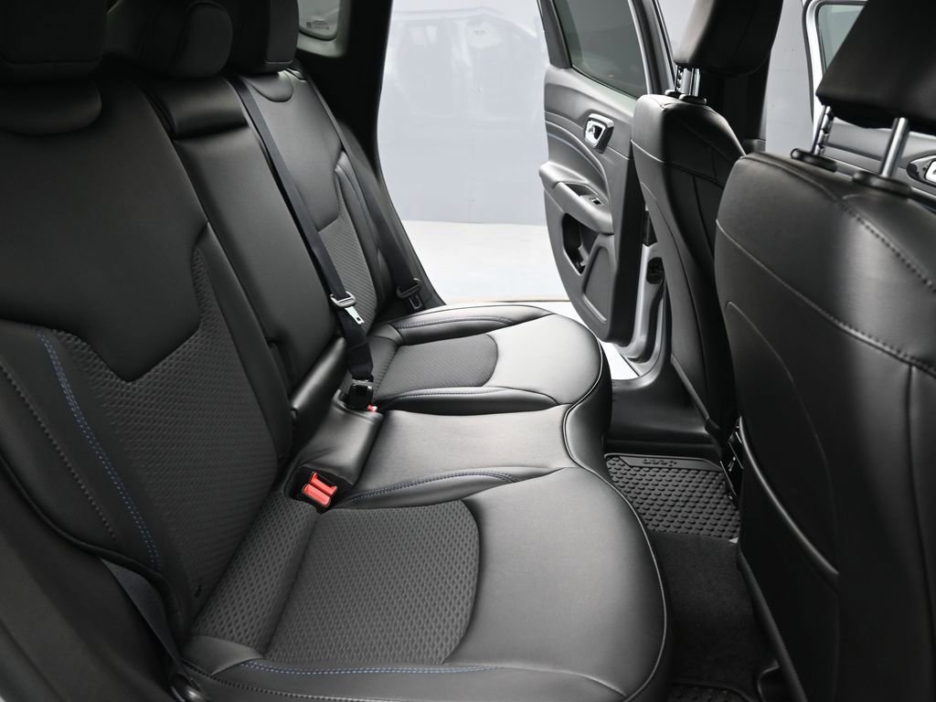New 2026 Jeep Compass Latitude AWD/4WD image 25