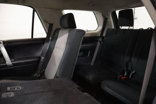 Used 2017 Toyota 4Runner SR5 AWD/4WD image 28