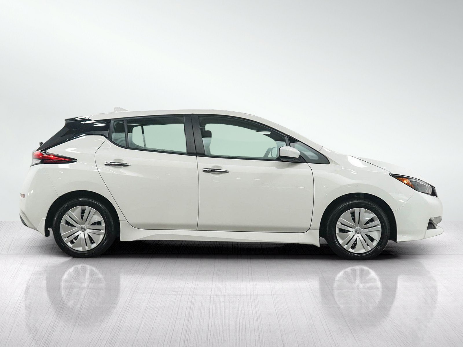 Used 2025 Nissan Leaf S FWD image 6