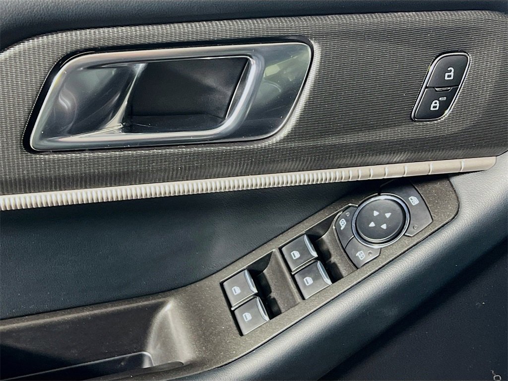 Used 2025 Ford Explorer ST-Line w/ ST-Line Street Pack image 17